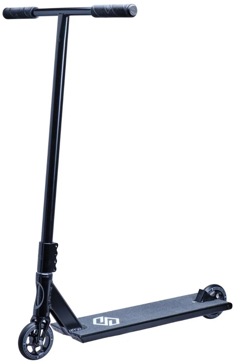 Freestyle koloběžka Striker Gravis S Black